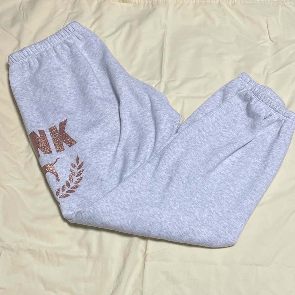 Vicoria’s Secret - Pink Sweats